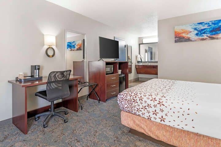 Room 11 of 33