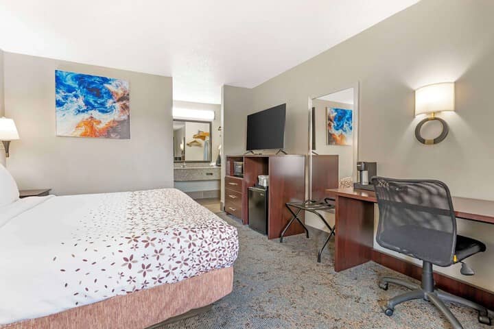 Room 7 of 33