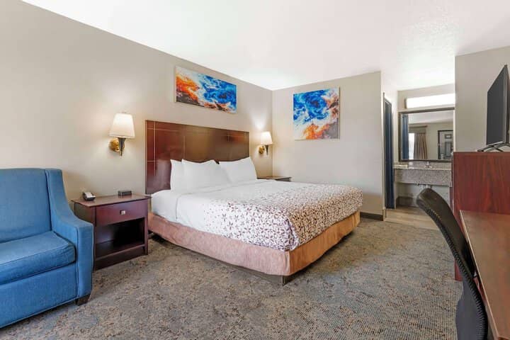 Room 3 of 33