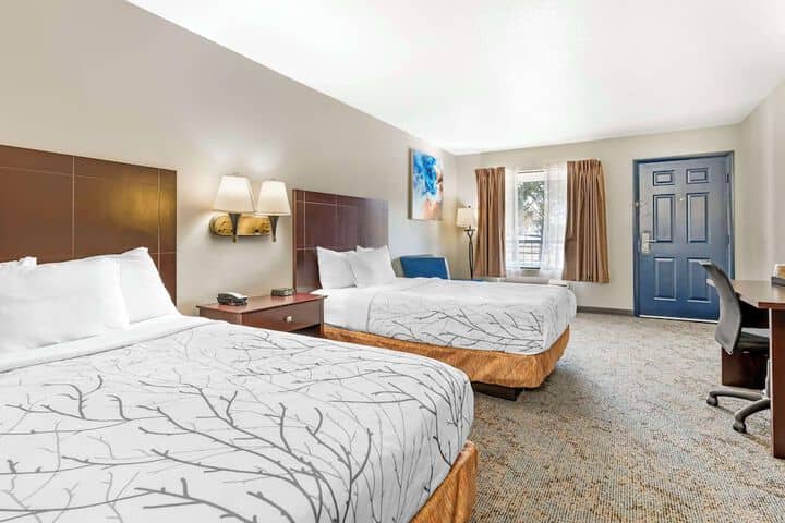 Room 4 of 33